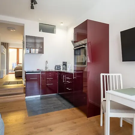 Апартаменты Nordsee-apartments Hinrichsen Хузум